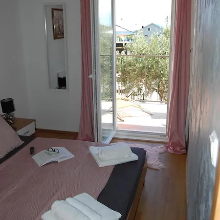 Sun - 100m From Sea Apartment *