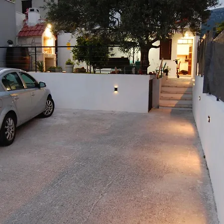 Apartment Sun - 100m From Sea Kastela