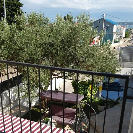 Apartment Sun - 100m From Sea Kastela